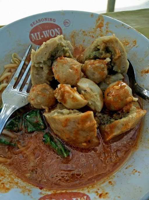 Mie Bakso Raihan Rel Ka 10