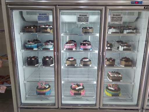 Plasindo Cake Dan Bakery Pakupatan 9