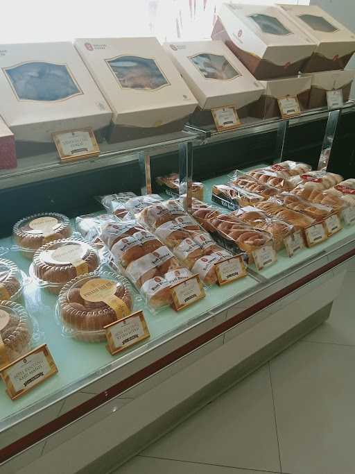 Holland Bakery 10