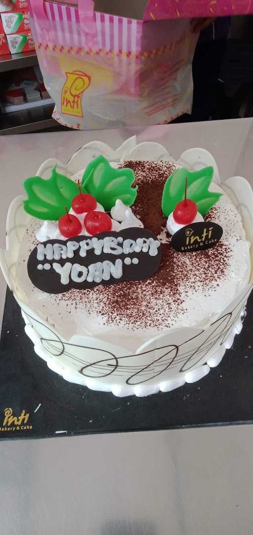 Inti Bakery & Cake 8