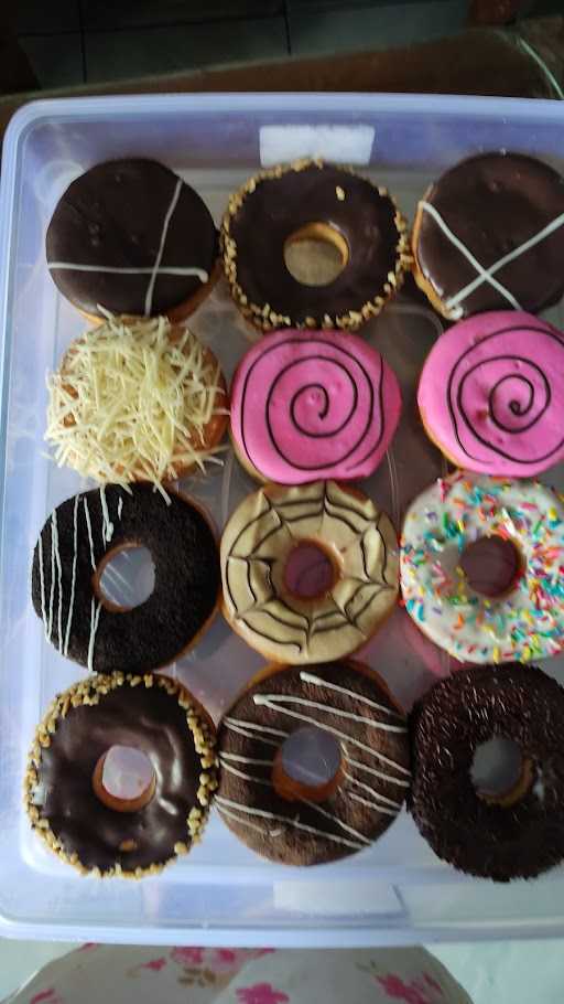 Gauri Donuts 1