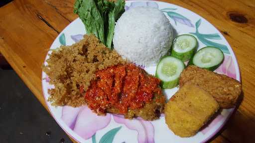 Ayam Penyet Mpo Minah 4