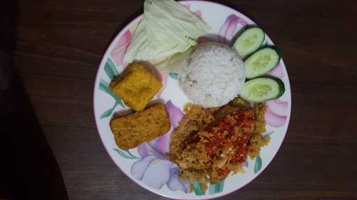 Ayam Penyet Mpo Minah 1