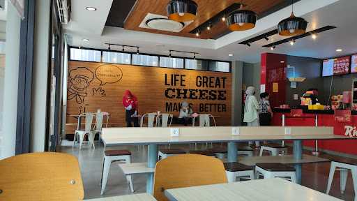 Richeese Factory Cipondoh 8