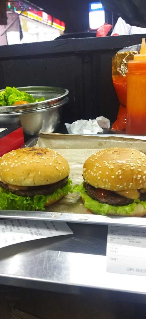 Gun Burger Bukit Nusa Indah 2