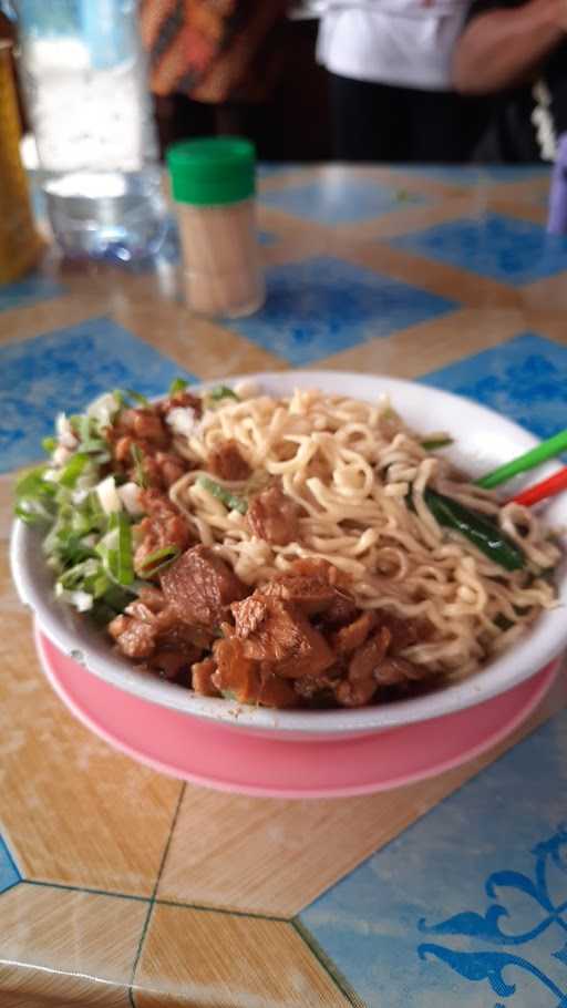 Mie Ayam Donoloyo3 Selalu Rame Porsinya Muantep,Balungan Guede Eh Gratis Pula...Rasa Dijamin Enak 3