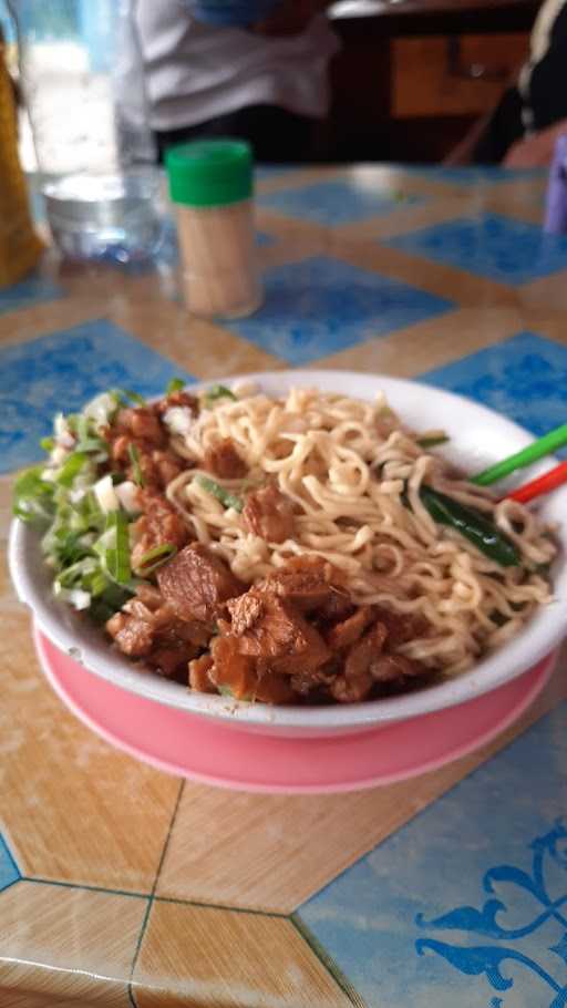 Mie Ayam Donoloyo3 Selalu Rame Porsinya Muantep,Balungan Guede Eh Gratis Pula...Rasa Dijamin Enak 6