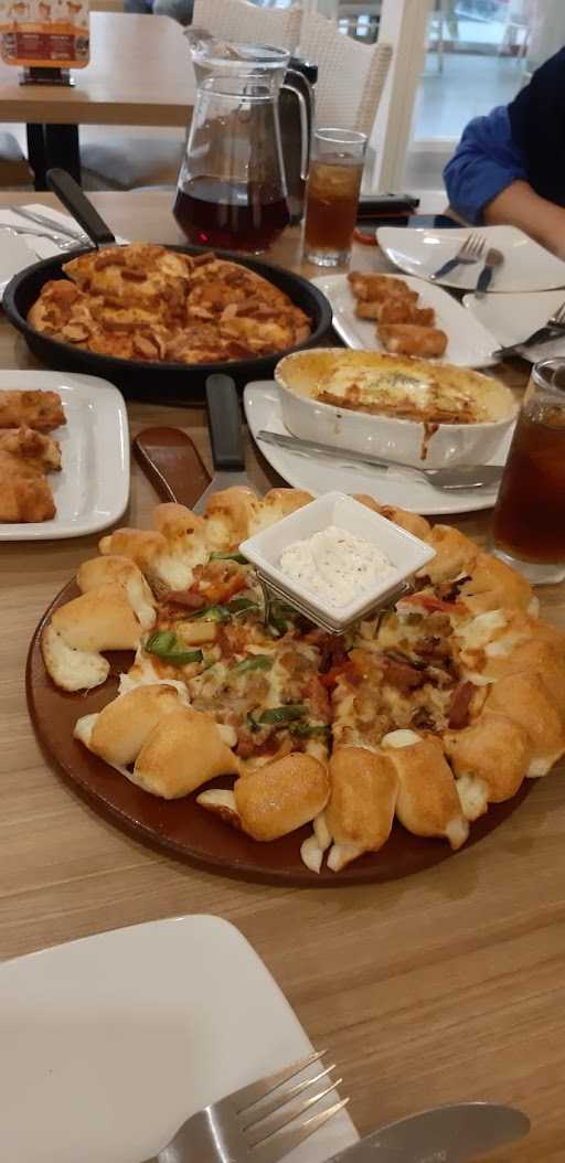 Pizza Hut Restoran 7