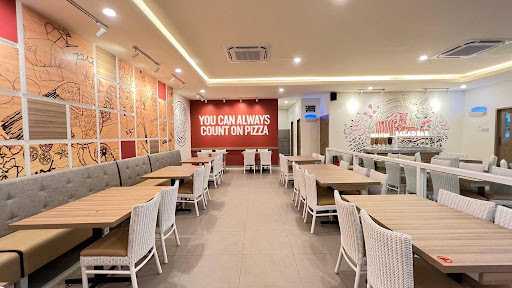 Pizza Hut Restoran 8