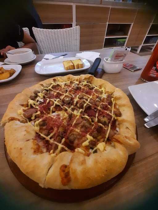 Pizza Hut Restoran 5