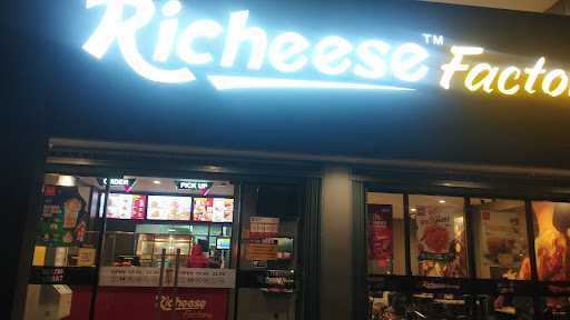 Richeese Factory Cirendeu 6