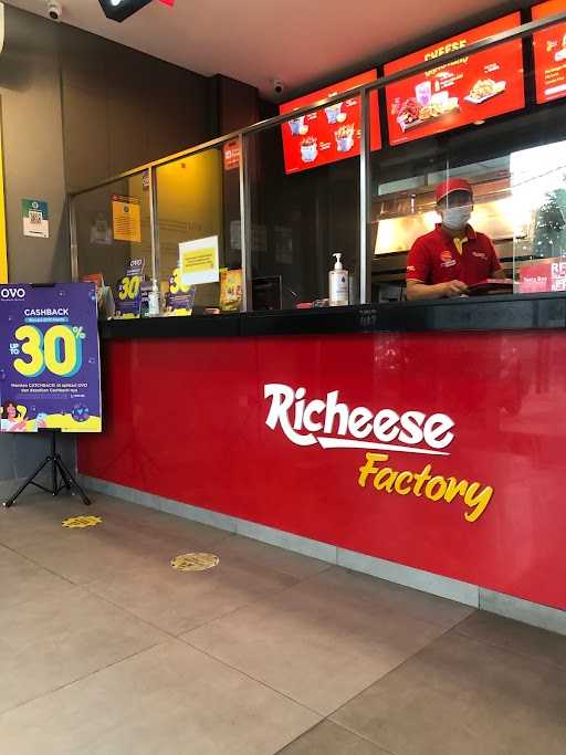 Richeese Factory Cirendeu 9