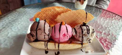 Rumah Ice Cream Bintaro 5