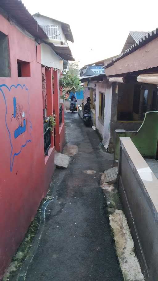 Roti John Poncol (Bread & Drinks),Ciracas (Gg Jamblang Belok Kiri Lalu Belok Kiri) 8