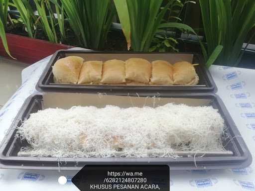 Roti John Poncol (Bread & Drinks),Ciracas (Gg Jamblang Belok Kiri Lalu Belok Kiri) 1