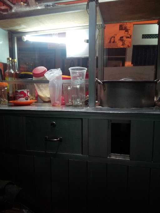 Warung Gerobak Susu Jahe&Rondhe Pak Yan 8