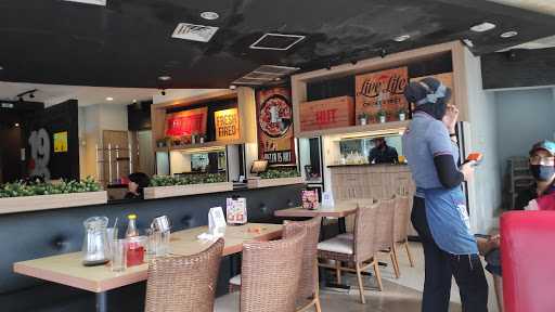 Pizza Hut Restoran - Cijantung Mall 10