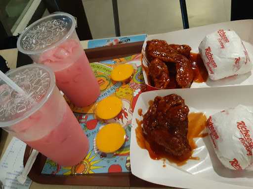 Richeese Factory - Mall Graha Cijantung 4