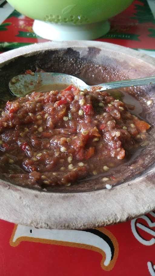 Rm Fajar (Ayam Goreng, Bakar, Pepes Bebeong Dan Sop Buntut) 6