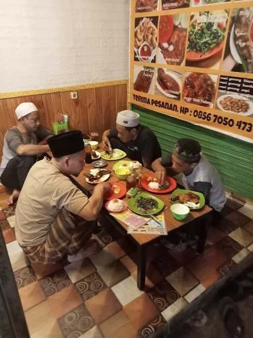 Rumah Makan Ayam Penyet Pak De 2