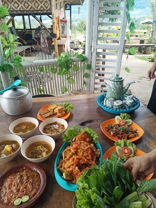 Saung Abah Lathansa Taman Safari 4