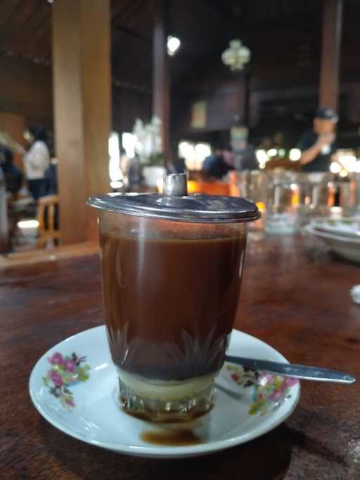 Waroeng Kopi Klotok Cisarua 3