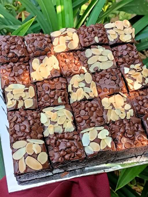 Deb'S Cakes & Cookies (Specialist Pie & Brownies Paling Enak, Halal Certified) 3