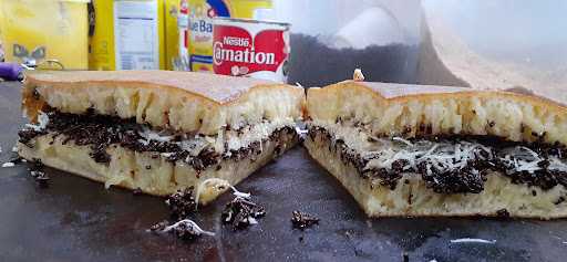 Martabak & Pukis Badoet Cisauk 3