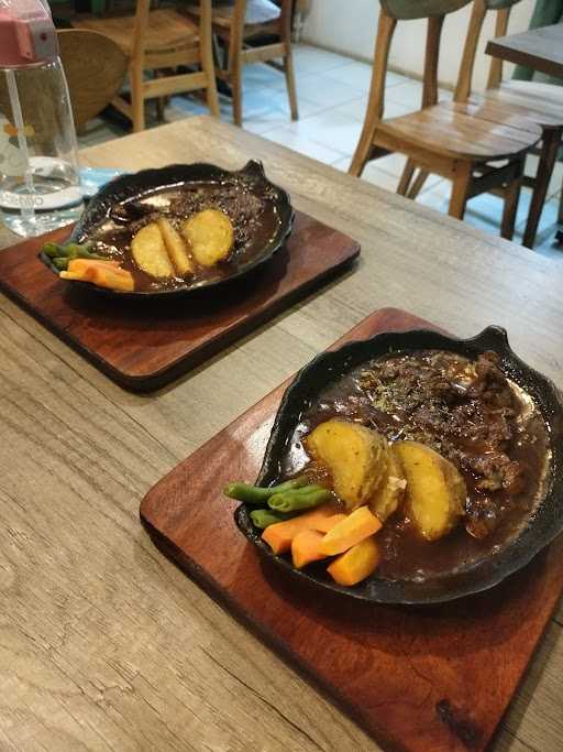 Dapoer Steak Arrum Suki Grill, Ciseeng 2