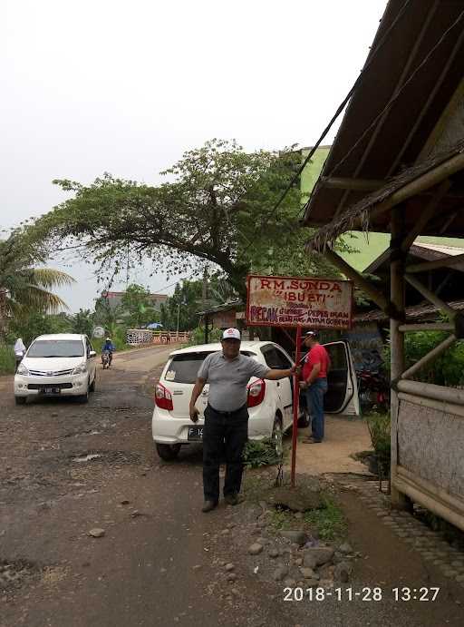 Rumah Makan Ibu Eti 4