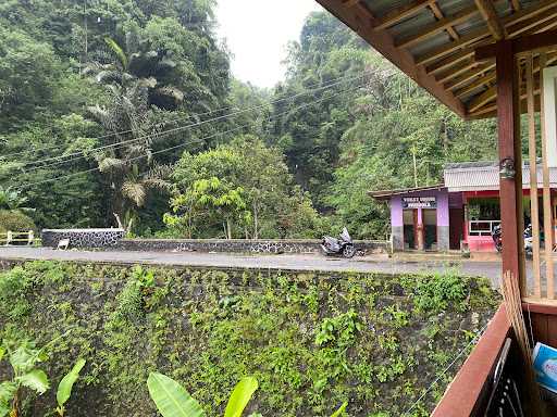 Rumah Makan Ayam Rahong 4