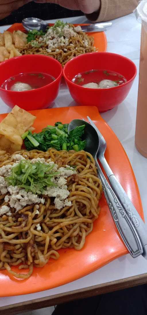 Kedai Mie Sakaw Cabang Temuputih 4