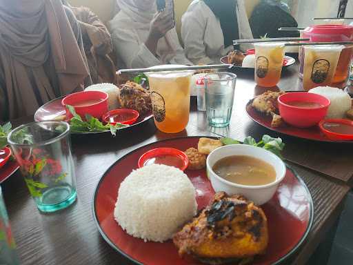 Tebing Kating Eat & Cafe 9