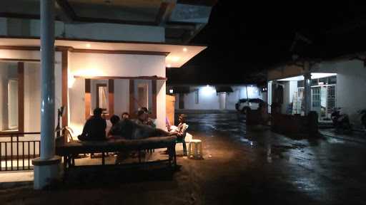 Penginapan Bunga Indah & Resto 3