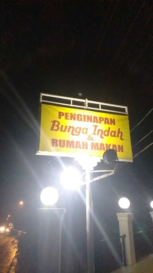 Penginapan Bunga Indah & Resto 7