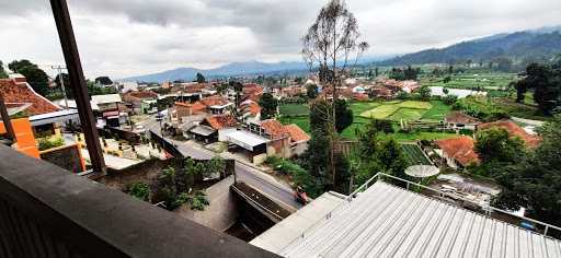 Rumah Makan Cikareo 3