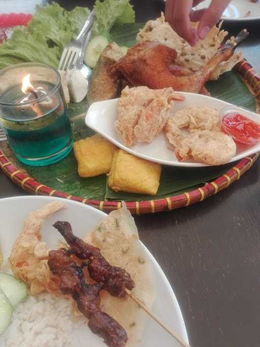 Rumah Nenek - Resto & Cafe 8