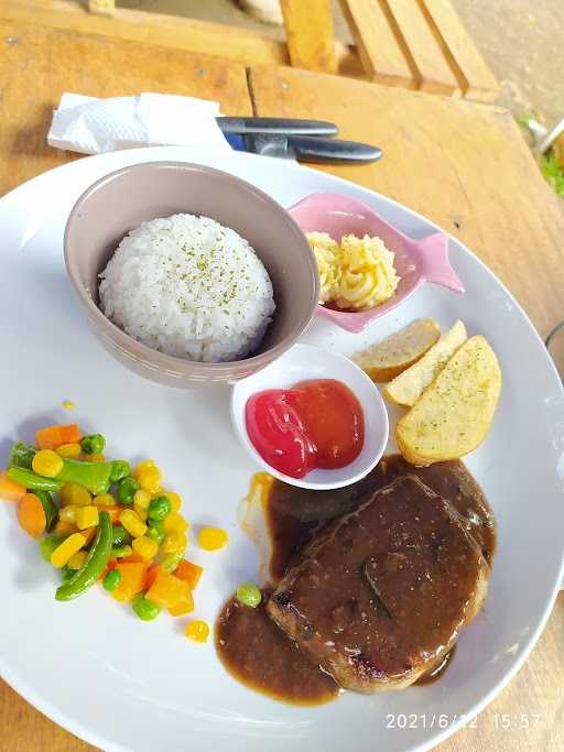 Garden Cafe Dago 109 / Gmki Cabang Bandung 9