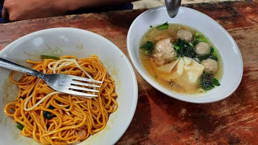 Mie Bakso Pangsit & Mie Yamin Pangsit Cihampelas (Recommended) 1