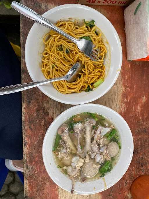 Mie Bakso Pangsit & Mie Yamin Pangsit Cihampelas (Recommended) 5