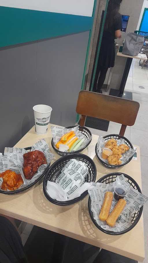 Wingstop Cihampelas Bandung 8