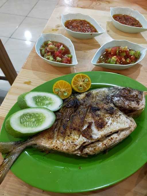 Restoran Roa Tuna Khas Manado 9