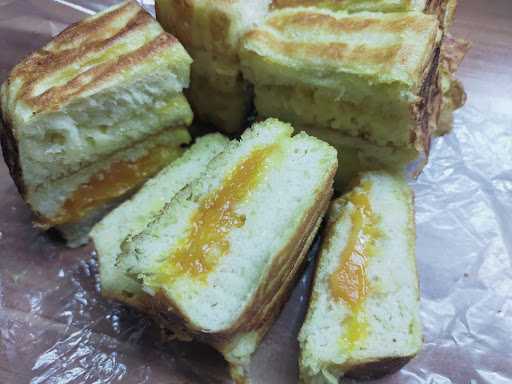 Roti Bakar Bandung 3 Putri 1