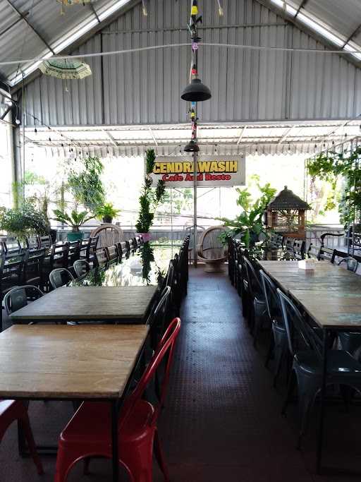 Cendrawasih Cafe And Resto 4