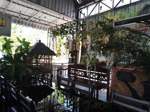 Cendrawasih Cafe And Resto 2