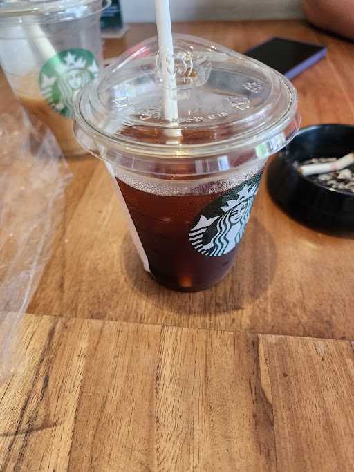 Starbucks Malioboro 3