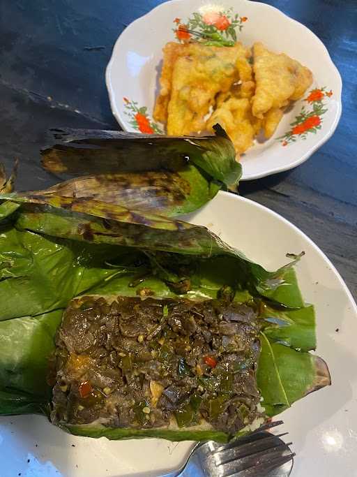 Warung Nasi Mentik Wangi 8