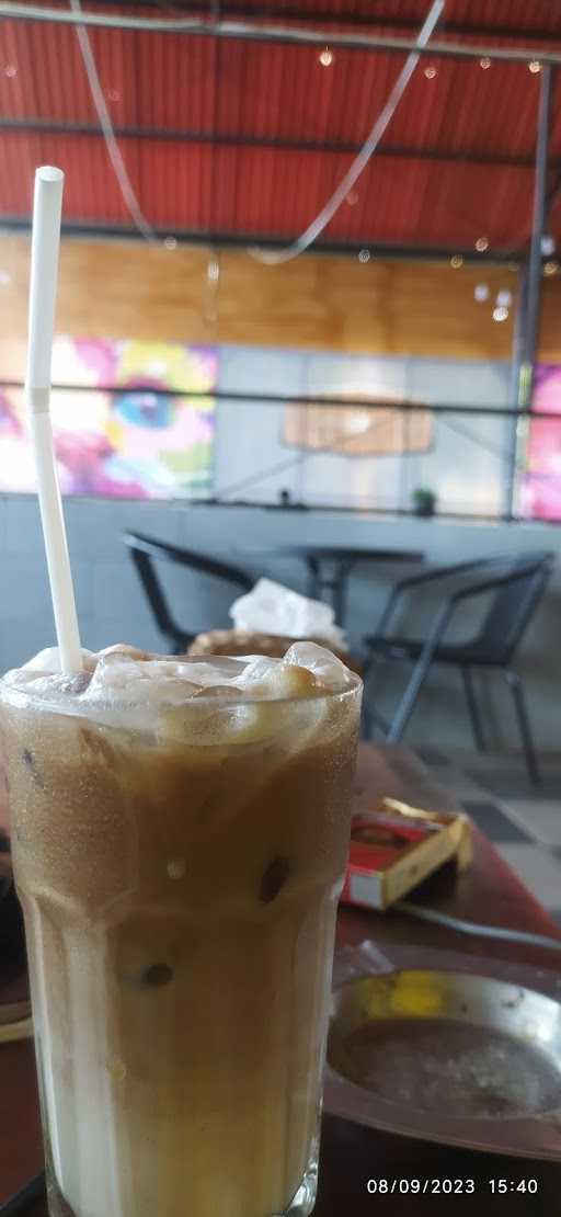 Adewe Coffee & Angkringan Adewe 6