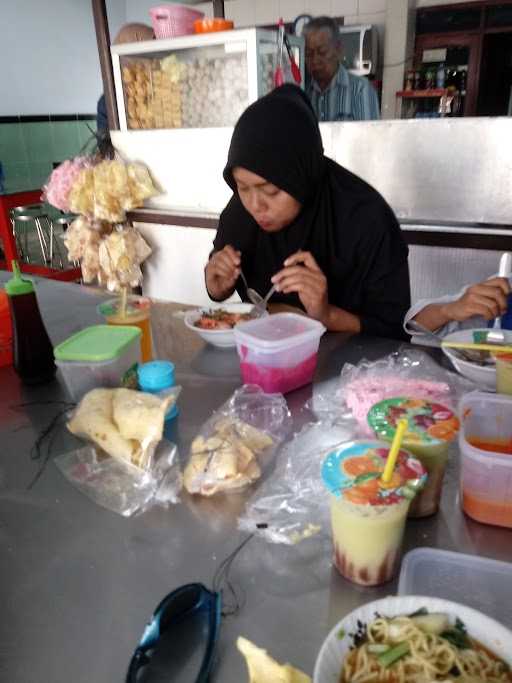 Warung Bakso & Mie Pangsit Pak No 6