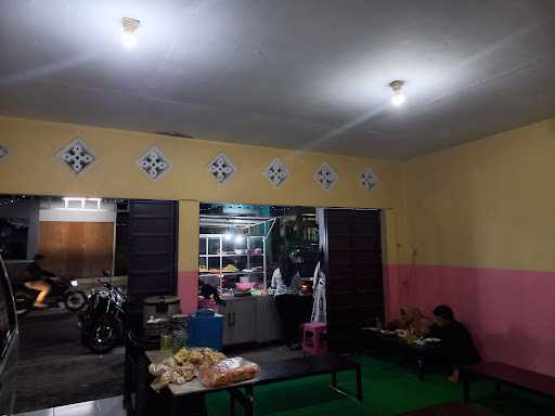 Warung Lalapan Kampus 9